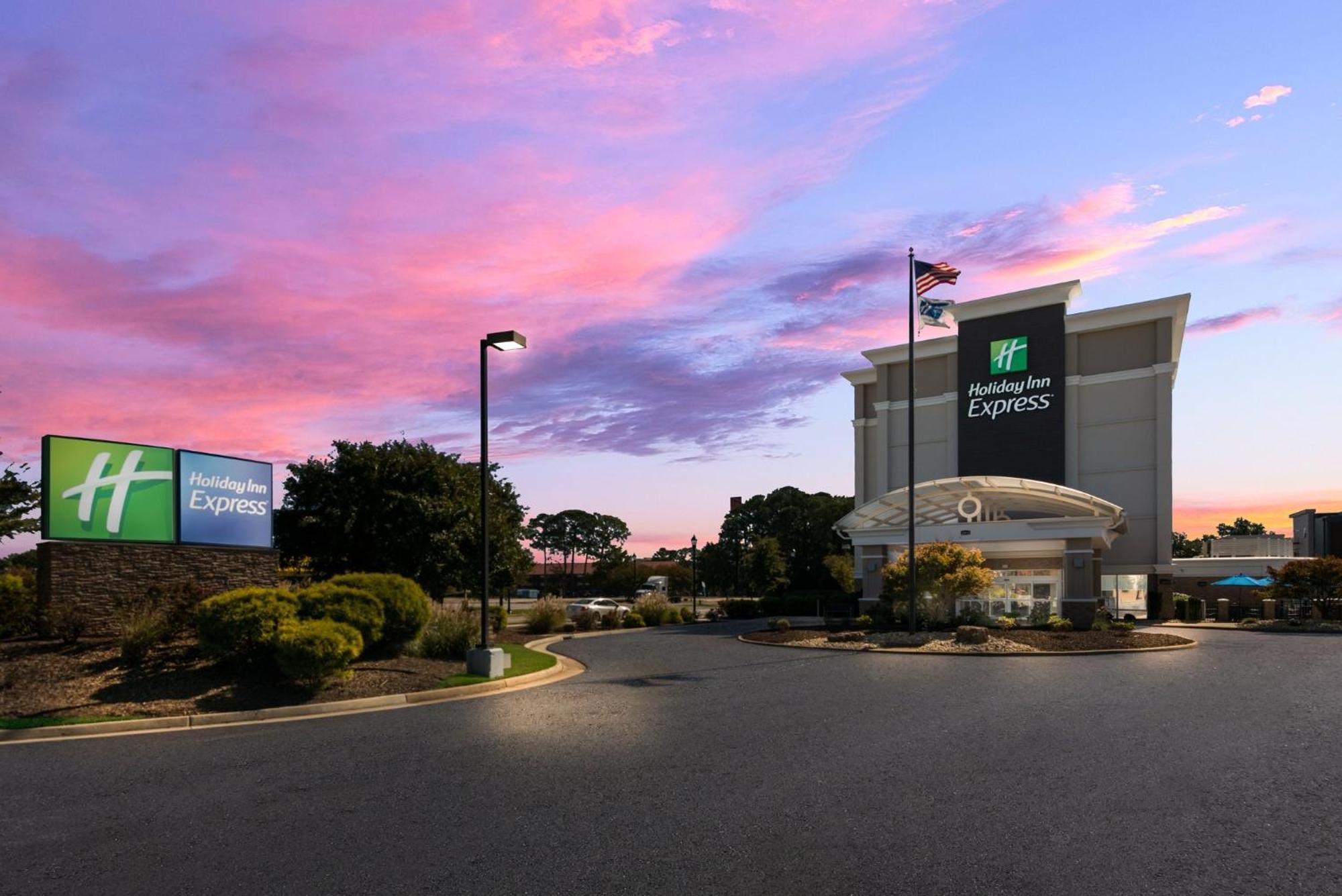 Holiday Inn Express Hotels- Hampton By Ihg Bagian luar foto