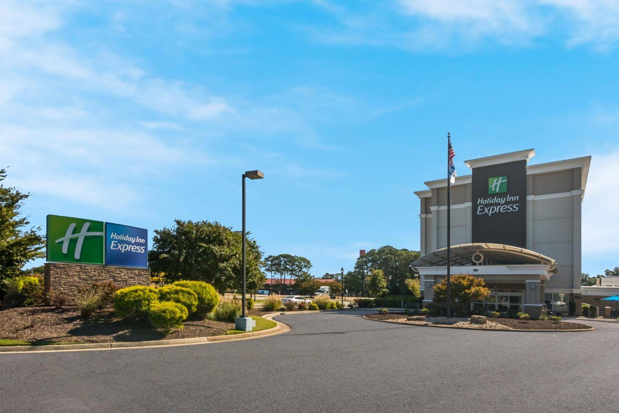 Holiday Inn Express Hotels- Hampton By Ihg Bagian luar foto