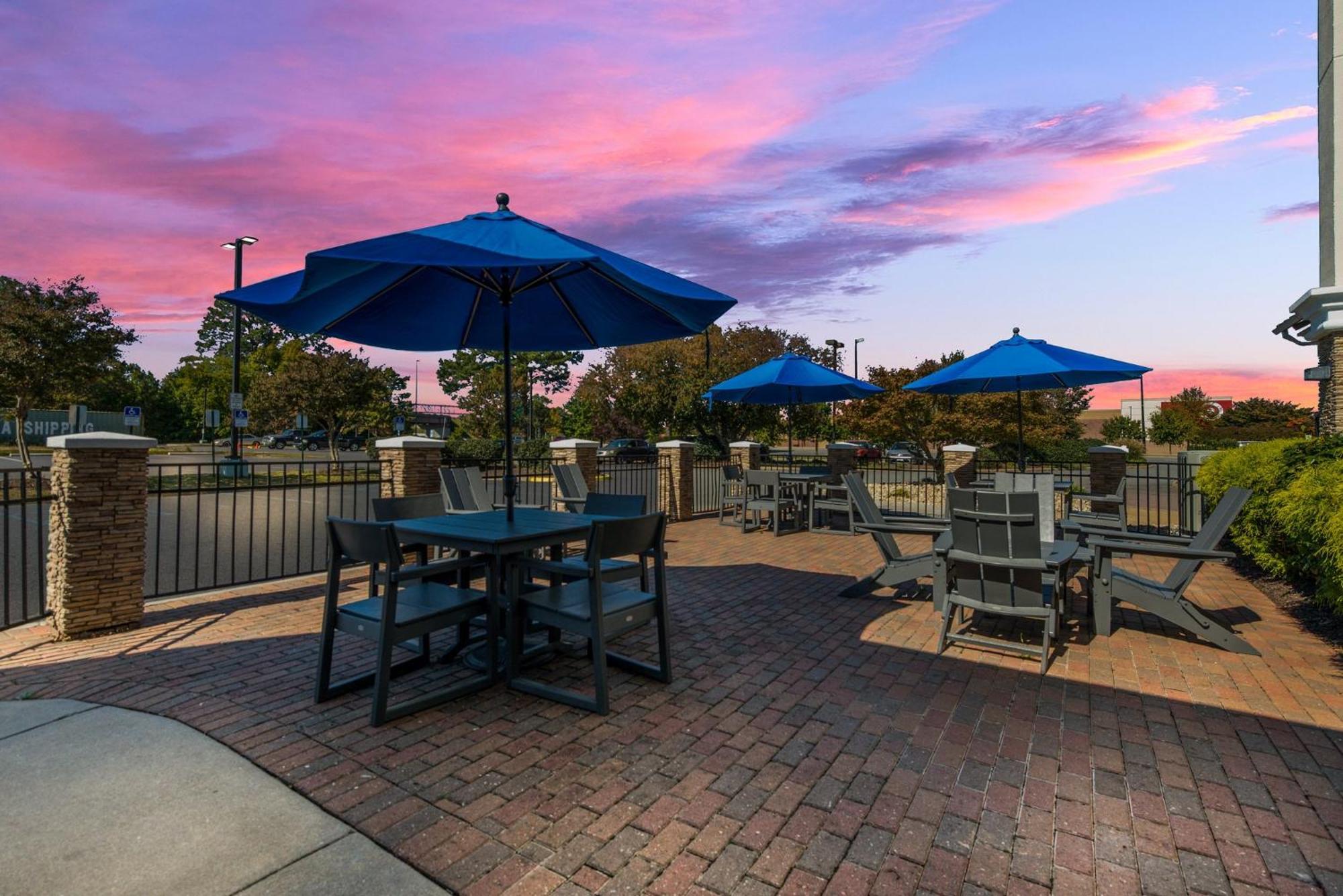 Holiday Inn Express Hotels- Hampton By Ihg Bagian luar foto