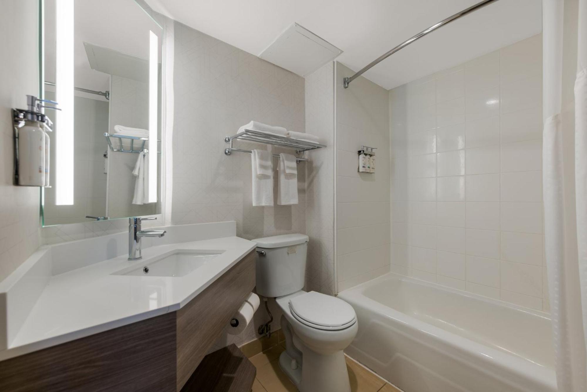Holiday Inn Express Hotels- Hampton By Ihg Bagian luar foto